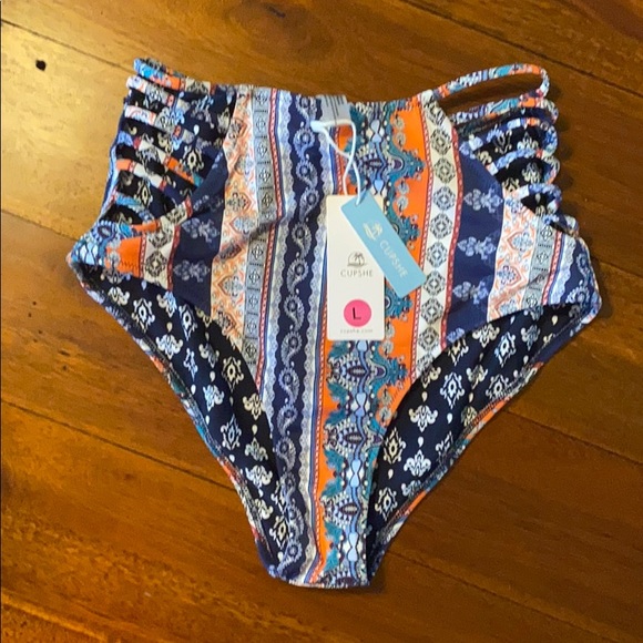 COPY - Cupshe high waist twist top bikini - Picture 5 of 11